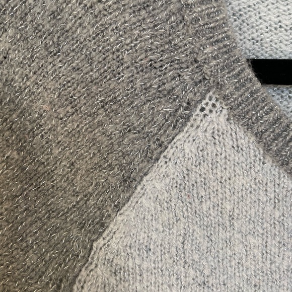 HOLLISTER two tone gray sweater in size Large - Picture 6 of 8